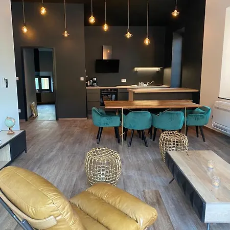 Le Loft De La Tour Pinte Apartment *